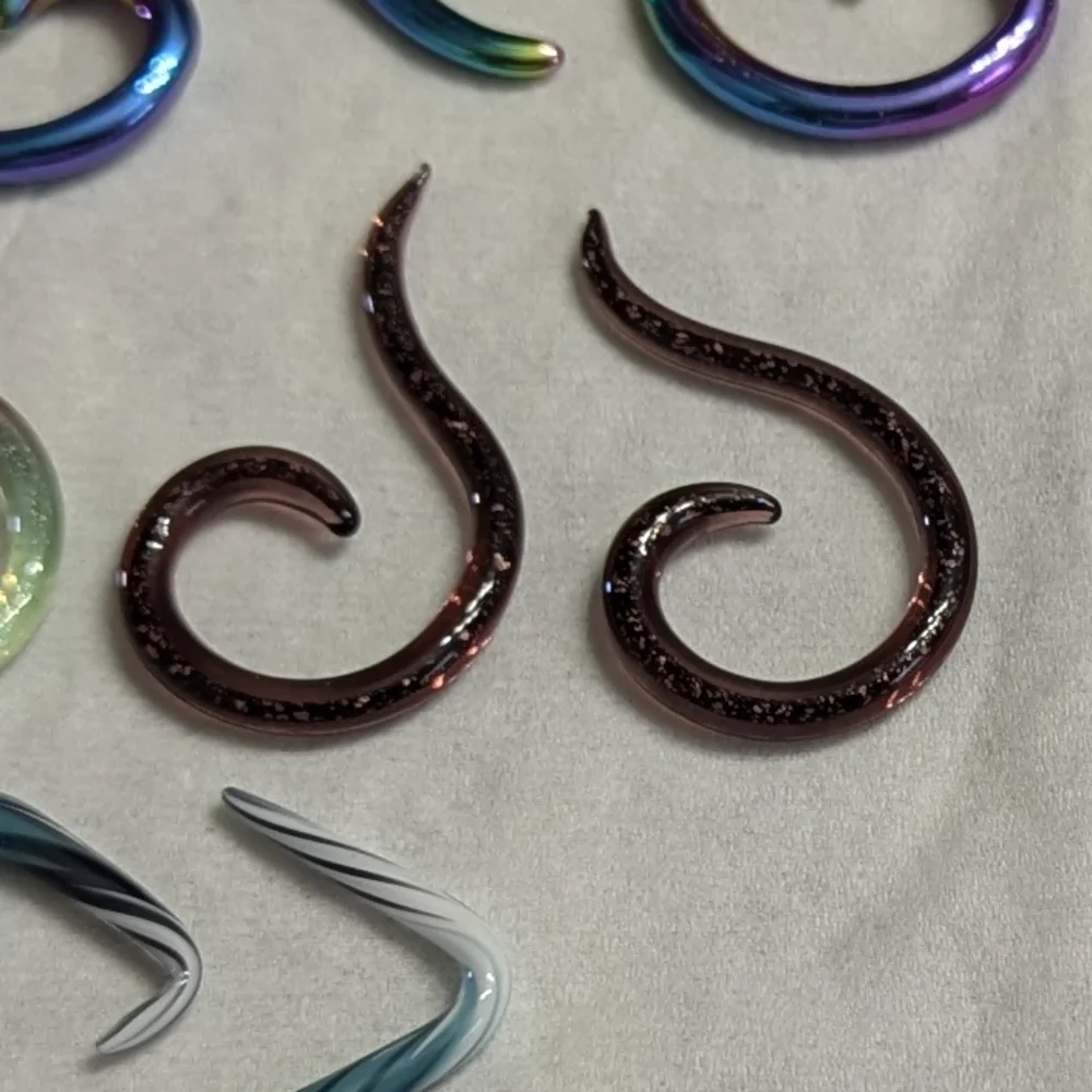 8g 1 pair of gauged red glitter glass spiral Question Mark earrings